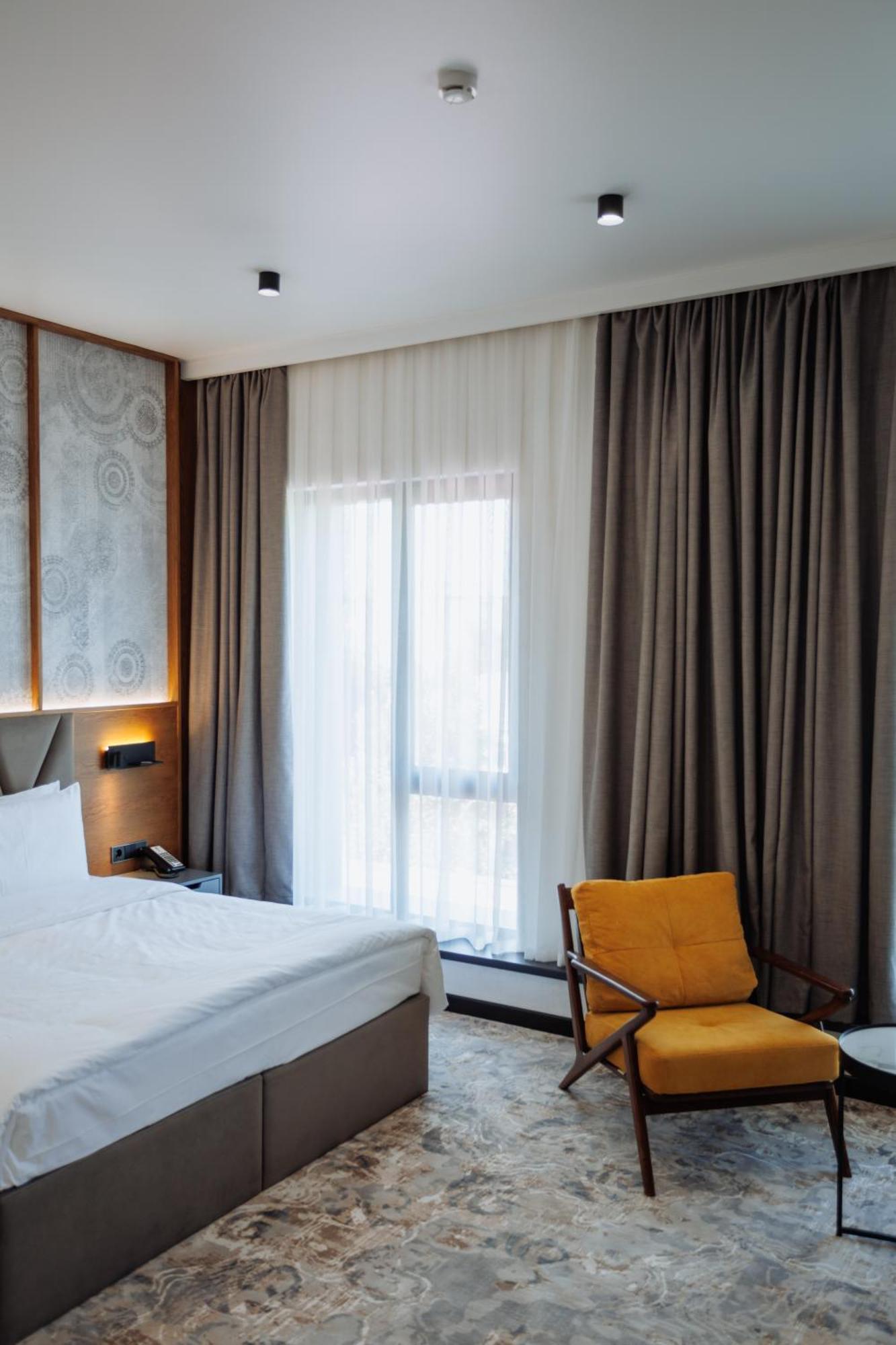 Aurum Garden Hotel Çimkent Dış mekan fotoğraf
